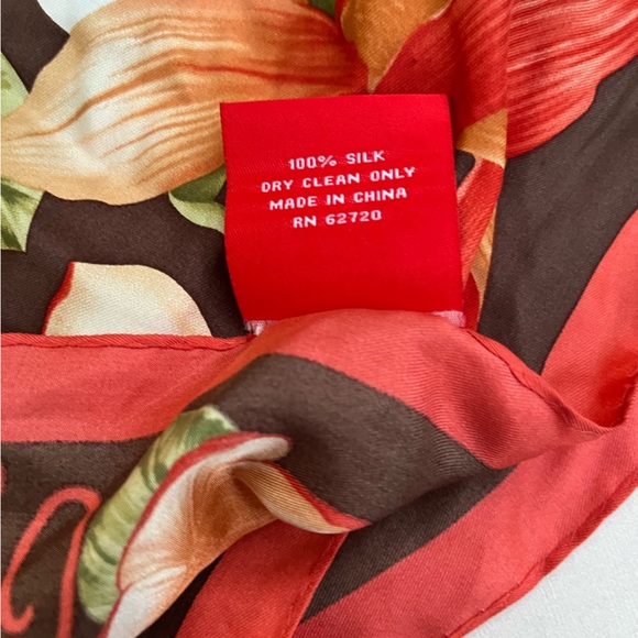 Oscar de la renta scarve - Picture 4 of 5